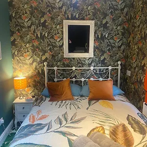 Apartment 1 Bed, Bath