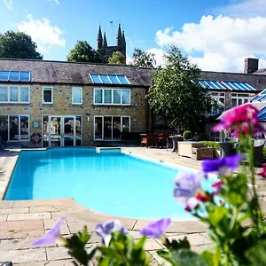 https://the-feversham-arms-hotel.yorkshirehotels.net